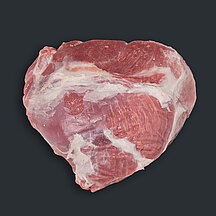 Oberschale mit Deckel vom Schwein mit sichtbarer Fleisch- und Fettstruktur vor dunklem Hintergrund.