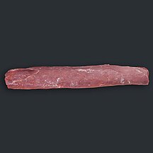 Schweinelachs mit gleichmäßiger Fleischstruktur vor dunklem Hintergrund.