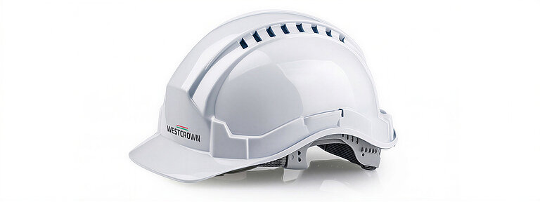 Weißer WestCrown-Schutzhelm mit Logo auf hellem Hintergrund.